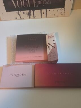 Make Up Bundle, Eyeshadow, Contour Kit, Blush Palette